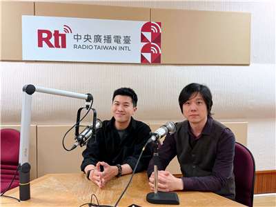來賓趙康邑（右）與主持人內克