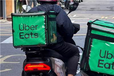 傳Uber擬於北投試辦機車載客，業者稱在評估階段。交通部21日表示，目前法規並未開放。資料照。(圖：中央社)
