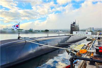 南韓柴電潛艦「島山安昌浩號」24日航抵加拿大，完成橫跨太平洋壯舉。圖為該艦本月上旬自珍珠港啟航參與演訓。（翻攝南韓海軍X@ROKNAVY_）