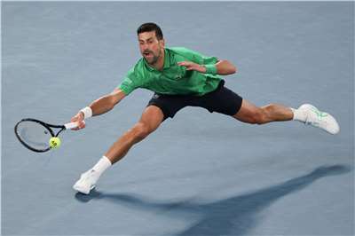 塞爾維亞名將喬科維奇（Novak Djokovic）24日在法國網球公開賽男單首輪上演逆轉戲碼，持續向生涯第25座大滿貫賽單打金盃邁進。