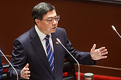 綠委吳沛憶、林宜瑾12日立院質詢時關切轉型正義進度。行政院長卓榮泰回應，目前不義遺址相關法制化尚未完成，已被認定的示範點在法制完備後會加速呈現歷史現場