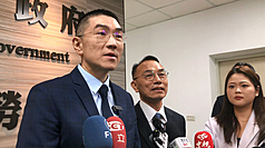 基隆市長謝國樑(左)19日上午出面說明基隆出現漢他病毒病例處理情況。資料照片