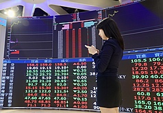 台股5日終場小漲64點，收40,769點，續創收盤新高。
