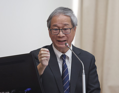 文化部長李遠晚間在個人社群發文，強調胡元輝仍是依法有據的合法董事長，並重申文化部將持續捍衛公視制度與公共媒體運作。
