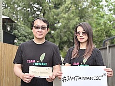 最近加拿大人都陸續收到政府寄出的人口普查通知單，台裔移民杜麗娟和先生黃彥旻賣力宣傳，希望台裔民眾在人口普查時都能填上「台灣人」。
