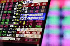 台股11日開盤漲110.06點，加權股價指數為41714點，成交金額新台幣195億元。
