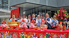 淡江大橋12日上午正式通車，交通部長陳世凱（前左3）於通車前主持淡江大橋橋管中心揭牌暨內部祈福儀式。

