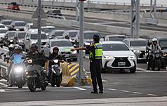 淡江大橋11日正式通車，除了引發大量車流及人潮前往朝聖，相關爭議也不斷延燒。資料照。(圖 : 中央社)
