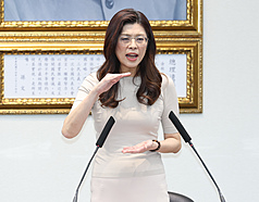 國民黨主席鄭麗文近日受訪時表示，若美國總統川普重申一個中國政策以及反對台獨的立場，這完全合乎國民黨的立場。