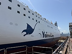 航商華岡集團推出「基隆-石垣島」航線，28日將正式開航，船票15日開賣，投入營運的客貨輪「八重山丸（YAIMA MARU）」（圖）總噸位為2萬1688噸。（華岡集團提供）


