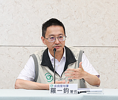 MD
爆漢他病毒郵輪1乘客來台　疾管署說明現況
荷蘭籍郵輪「洪迪亞斯號」爆發漢他病毒疫情，疾管
署接獲通報指1名紐西蘭籍乘客近日入境台灣，疾管
署長羅一鈞（圖）15日出席記者會說明，目前該名乘
客採檢結果皆陰性，將進行加強型自主健康管理至6
月6日。
中央社記者謝佳璋攝  115年5月15日