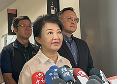 台中市長盧秀燕與配偶存款共新台幣831萬9941元，並持有3006公克的黃金存摺，總價值為1308萬餘元。
