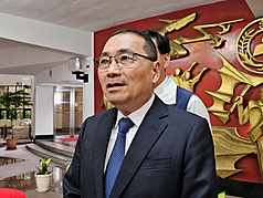 新北市長侯友宜（圖）19日接受媒體聯訪，針對新北市民在基隆工作的時候被老鼠咬傷，染上漢他病毒一事表示，個案的住家林口，已經清消完畢。