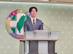 針對國民黨主席鄭麗文近來指控僑委會阻撓她的訪美行程，民進黨發言人吳崢(圖)27日表示，國民黨慣於抹黑，凡事怪罪總統，並呼籲勿污衊僑委會在海外第一線的外交努力。資料照。
