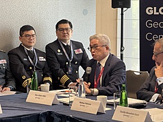 國防部副部長徐斯儉(右2)出席中東歐智庫「全球安全論壇」(GLOBSEC)的座談會。資料照片