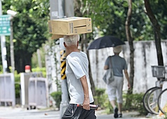 中央氣象署指出，27日持續受太平洋高壓影響，台灣各地均為晴到多雲。
