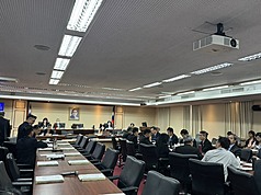 立法院交通委員會25日審查氣象署、觀光署等單位預算。由於高鐵訊號異常，導致交通部長陳世凱、召委林俊憲、立委陳素月、徐富癸等都無法準時抵達立法院，讓交通委員會開始開會後就先宣布休息。