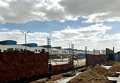埃及現正努力將自身定位為中東地區投資替代方案，已在全國設立12個投資區，吸引約新台幣437.1億元的投資金額。圖為開羅十月六日城工業園區一角，不斷有外資企業進駐設廠生產。