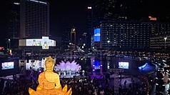 雅加達地方政府與2大佛教團體代表28日至下個月1日在市中心舉辦衛塞節慶典，透過各式佛教歷史裝飾與燈飾裝置活化公共空間，展現印尼對多元宗教共融的重視。