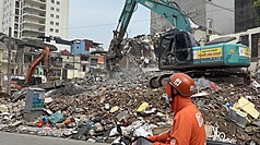 近月以來的河內市彷彿成為大型建築工地，數十處工地同時出現。這座城市正以閃電般的速度推進都市更新，卻也引發民怨與熱議。