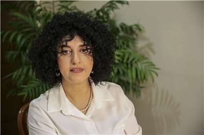 伊朗人權運動人士穆哈瑪迪(Narges Mohammadi)因推動伊朗女權及廢除死刑，在獄中獲得諾貝爾獎殊榮。