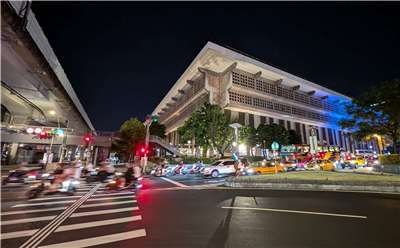 對於台北車站商場經營權爭議，台鐵28日表示，已於24日正式回覆微風，現已與新光三越展開議約。圖為台北車站外觀。資料照。(Rti)