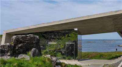 坐落在挪威安德島西岸國家觀光公路，2018年啟用的一處休息站，名叫布克切卡（Bukkekjerka）的公廁。(圖取自www.nasjonaleturistveger.no)