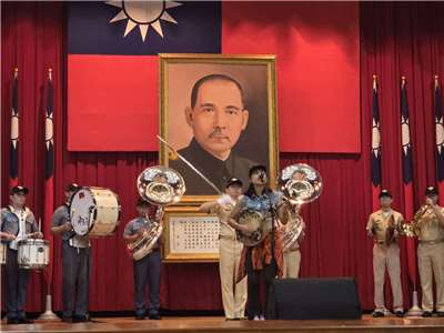 2026總統府音樂會，歌手戴曉君將與海軍《海韻之友》軍樂隊合作演出〈你是無比耀眼的〉，以月琴與管樂交織出嶄新聲響。(江昭倫 攝)