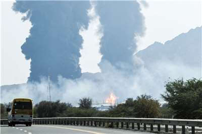 阿拉伯聯合大公國富查伊哈(Fujairah)一處能源設施冒出濃煙和火焰，攝於2026年3月14日。