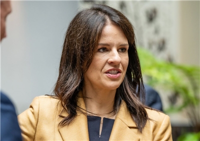 紐西蘭移民部長史丹福(Erica Stanford)(圖)表示，將收緊對中階技術工作簽證申請的英語能力規定。資料照片。(FB/EricaStanfordECB)