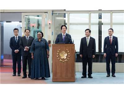 外交部長林佳龍在社群平台發文表示，在賴總統帶領下結合國安和外交團隊的合作，讓本次出訪任務順利完成，這是全體同仁共同努力的成果 (圖取自林佳龍臉書)