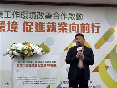 勞動部部長洪申翰指出，台灣傳統產業正面臨缺工與轉型壓力，若工作環境無法改善，「沒有人願意讓自己的孩子來做」。(楊文君攝)