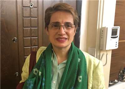 伊朗著名人權律師索托德(Nasrin Sotoudeh,圖)的女兒表示，上月又遭伊朗當局逮捕的索托德13日獲得保釋。 (圖:FB/NasrinSotoudehOfficial)
