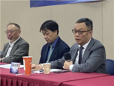國家安全研究學會今天(16日)舉辦「『川習會』後的美中台關係」座談會，邀請國內知名專家學者，從美中互動、台海局勢、兩岸關係等面向分析美中台未來可能走向，外交部次長陳明祺(右1)及大陸委員會副主任委員沈有忠(中)皆親自出席並致詞。(陳念宜 攝)