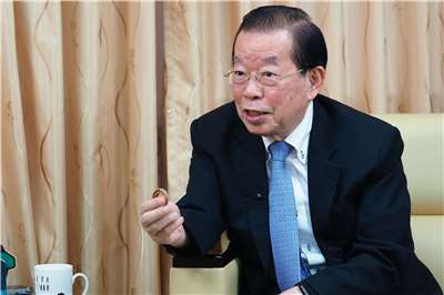 曾親歷台灣首次總統直選的謝長廷回顧台灣從黨外運動到政黨輪替的民主歷程。