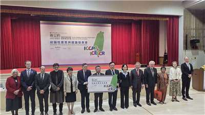 法務部舉行兩公約結論性意見發表會，由兩委員會正式遞交，並由行政院林政務委員明昕代表中華民國政府受領報告。(劉玉秋攝)