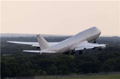 美國空軍(U.S. Air Force)宣布，已完成對卡達捐贈的波音747(Boeing 747)改造與測試工作，正在進行紅、白、藍三色的塗裝工程，預料在今夏讓美國總統川普(Donald Trump)使用。(X@usairforce)
