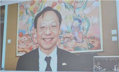 正在日內瓦參與WHA周邊活動的衛福部長石崇良19日與台灣記者視訊連線。(劉品希 攝)