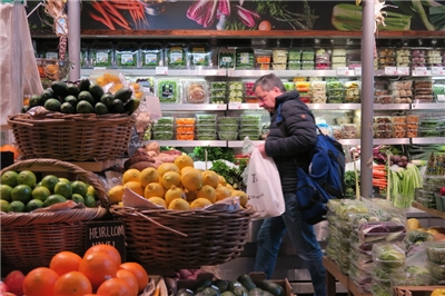 美國4月消費者物價指數(CPI)年增3.8%，創下2023年5月以來新高。圖為美國超市。 (圖：中央社)