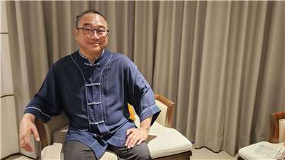 野百合學運發起人之一、現為台灣藍色東港溪保育協會理事的周克任接受中央廣播電台專訪。（趙婉淳 攝)