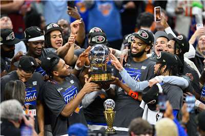 NBA東區決賽第4戰，紐約尼克(New York Knicks)以130比93強勢拿下比賽，奪下東區冠軍。