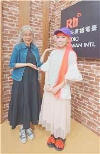 Voice to the World節目主持人介文，專訪歌手、詞曲作家、音樂製作人、電台DJ、舞台劇演員~許哲珮