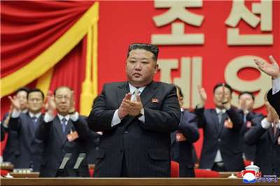 北韓領導人金正恩於2024年1月宣稱將修憲重新規定領土。 (圖:KCNA/檔案照)