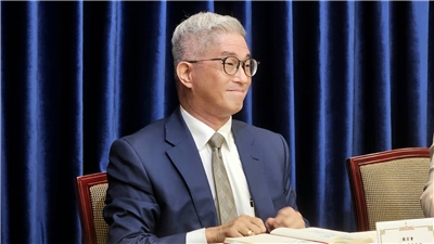 中東歐智庫「全球安全論壇」（GLOBSEC）21日至23日於捷克首都布拉格登場。國防部副部長徐斯儉22日出席GLOBSEC「當基礎建設成為戰場：基礎建設戰爭時代」座談會時，分享台灣面對安全威脅時的韌性與應變能力。資料照。(歐陽夢萍 攝)