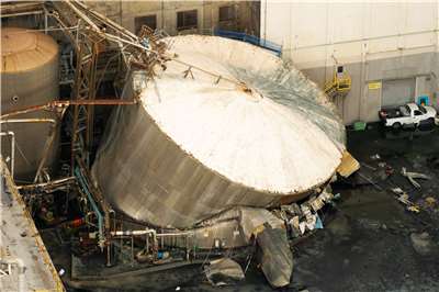 位於華盛頓州的日本製漿造紙與液體包裝公司的化學儲槽發生內爆破裂事故，造成1死9傷，搜救與善後作業仍在持續。