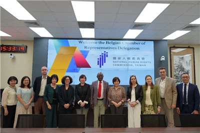 比利時眾議院請願委員會副主席孔帕尼8日率團拜會國家人權委員會，雙方交流聚焦LGBTQ+族群在台灣生活狀況、跨性別權益、兒童權益等議題。(圖：國家人權委員會)