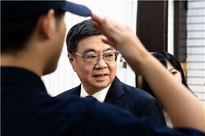 行政院20日正式拍板《保衛國家安全及強化不對稱戰力計畫採購特別預算案》，並送交立法院審議。行政院長卓榮泰強調，強化國防已無拖延空間，籲請立法院支持並盡速審議。(楊仁翔 攝)
