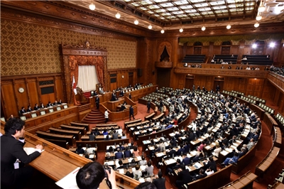 日本參議院27日通過「國家情報會議設置法案」，正式建立由首相主導的情報統籌機制。示意圖。