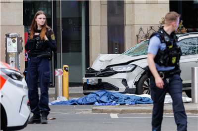 德國東部城市萊比錫(Leipzig)市中心4日有一輛汽車衝撞人群，造成至少2人喪命。