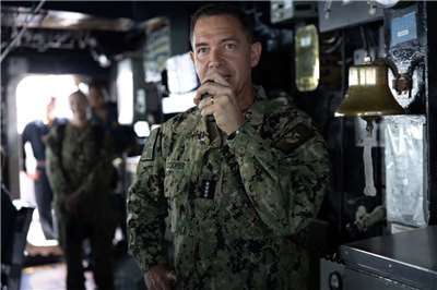 美軍中央司令部司令古柏(Bradley Cooper)5月2日視察「米利厄斯號」飛彈驅逐艦(DDG 69)，當時這艘驅逐艦正在區域水域巡邏，以支援美國對伊朗的封鎖行動。(圖:X@CENTCOM)